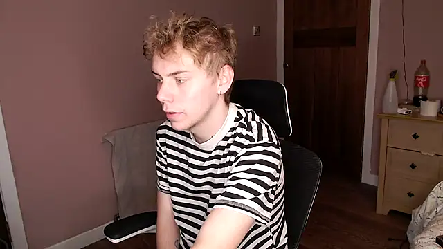 Snapshot of scottishtwink01 chatting on September 2025 02:30:02 PM scottishtwink01 online show from September 2025 02:30:02 PM