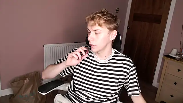 Snapshot of scottishtwink01 chatting on September 2025 05:13:01 PM scottishtwink01 online show from September 2025 05:13:01 PM