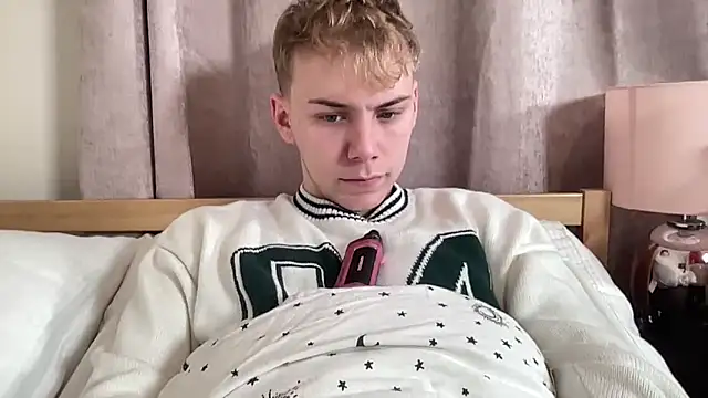 Snapshot of scottishtwink01 chatting on September 2025 12:58:02 AM scottishtwink01 online show from September 2025 12:58:02 AM