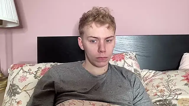 Snapshot of scottishtwink01 chatting on October 2025 12:17:01 PM scottishtwink01 online show from October 2025 12:17:01 PM