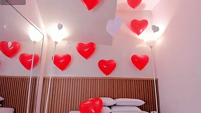 nicol giraldoo online show from February 2026 03:58:02 AM