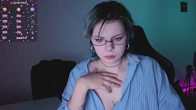 Snapshot of Alice_Zev chatting on September 2025 09:51:01 PM Alice Zev online show from September 2025 09:51:01 PM