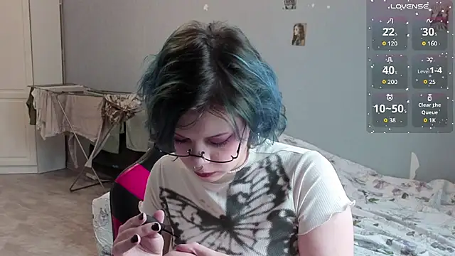 Snapshot of Alice_Zev chatting on November 2025 11:43:01 AM Alice Zev online show from November 2025 11:43:01 AM