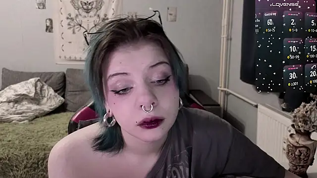 Snapshot of Alice_Zev chatting on November 2025 10:54:02 PM Alice Zev online show from November 2025 10:54:02 PM