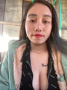 Snapshot of chipp-bong chatting on November 2025 01:30:02 AM chipp-bong online show from November 2025 01:30:02 AM