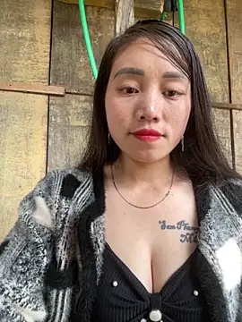 Snapshot of chipp-bong chatting on December 2025 01:48:02 AM chipp-bong online show from December 2025 01:48:02 AM