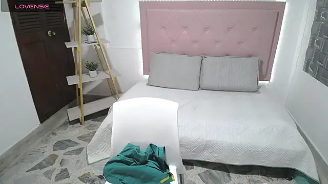 Dulce  Lovee online show from October 2025 12:12:02 AM