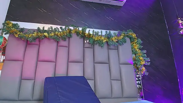 kissme luna online show from December 2025 06:59:02 PM