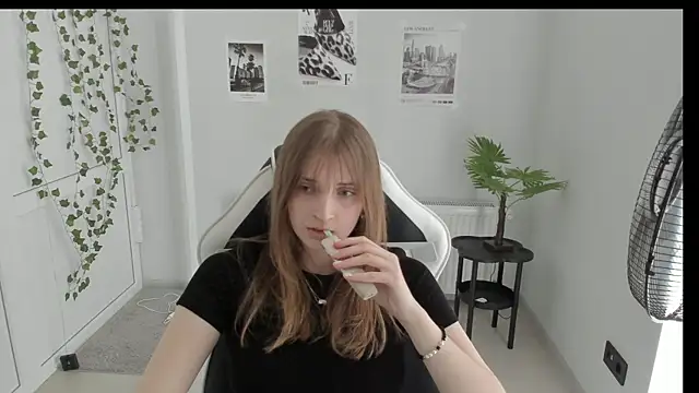 Snapshot of NeyliDream chatting on May 2026 12:20:01 PM NeyliDream online show from May 2026 12:20:01 PM