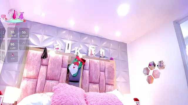 Snapshot of Charlotte_Landry__ chatting on December 2025 04:27:01 PM Charlotte Landry online show from December 2025 04:27:01 PM