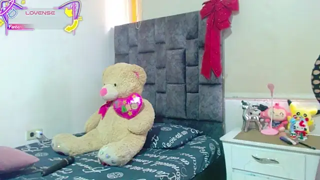 Charlotte Landry   online show from December 2025 03:30:01 PM