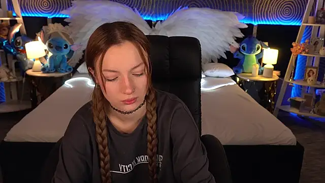 FoxyMayy online show from November 2025 01:56:02 PM