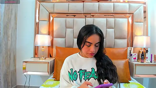 Leslie Bussh  online show from November 2025 11:08:02 AM