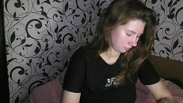 YourEmilie online show from October 2025 05:47:03 PM