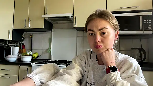 Snapshot of MartaLuna_ chatting on May 2026 01:59:01 PM MartaLuna online show from May 2026 01:59:01 PM