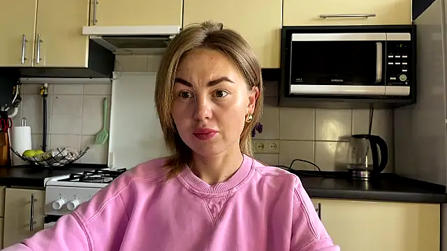 Snapshot of MartaLuna_ chatting on May 2026 01:52:02 PM MartaLuna online show from May 2026 01:52:02 PM