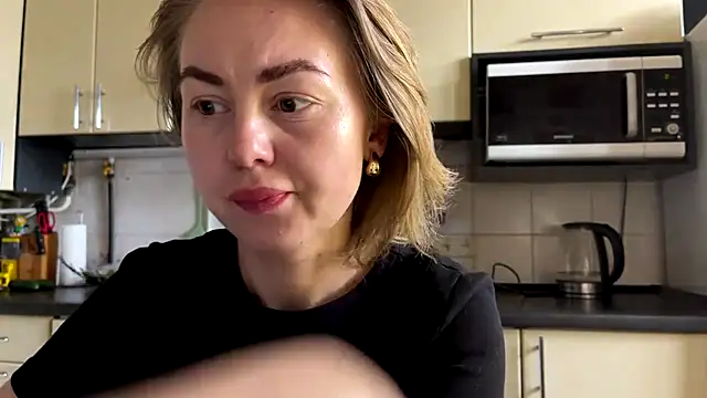 Snapshot of MartaLuna_ chatting on May 2026 01:51:02 PM MartaLuna online show from May 2026 01:51:02 PM