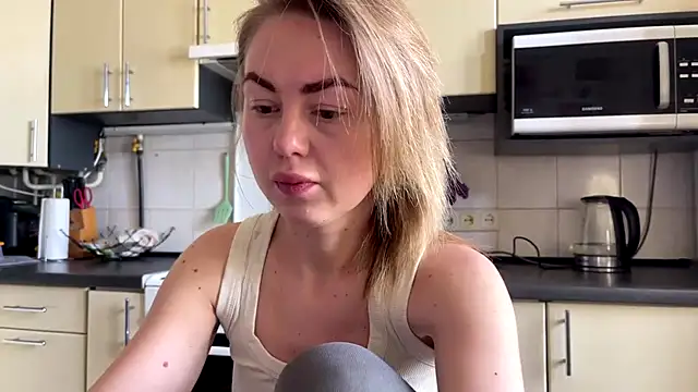 Snapshot of MartaLuna_ chatting on May 2026 07:48:02 AM MartaLuna online show from May 2026 07:48:02 AM