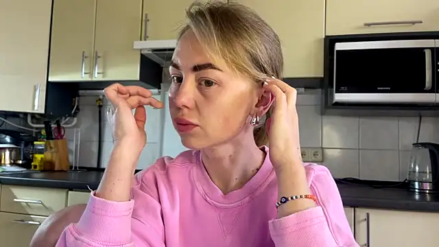 Snapshot of MartaLuna_ chatting on May 2026 02:13:01 PM MartaLuna online show from May 2026 02:13:01 PM