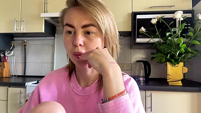 Snapshot of MartaLuna_ chatting on May 2026 08:55:02 AM MartaLuna online show from May 2026 08:55:02 AM