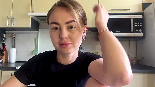 Snapshot of MartaLuna_ chatting on June 2026 09:58:01 AM MartaLuna online show from June 2026 09:58:01 AM