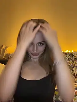 Elizabeth Tay online show from October 2025 05:52:02 PM