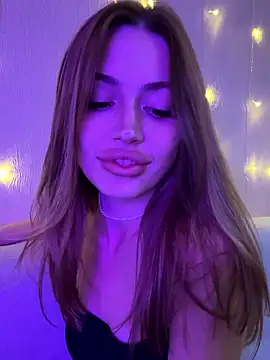 Elizabeth Tay online show from October 2025 05:02:02 PM