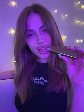 Elizabeth Tay online show from October 2025 04:55:01 PM