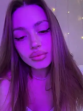 Elizabeth Tay online show from December 2025 06:37:02 PM