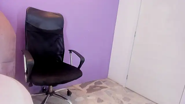 miajhonsonx online show from November 2025 03:30:02 PM