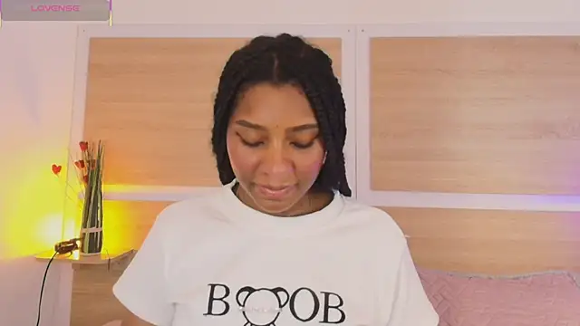 ValeryCortezm online show from October 2025 12:18:02 PM