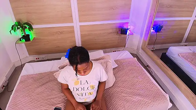 ValeryCortezm online show from January 2026 12:43:02 PM