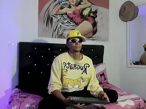 Snapshot of xxKamadevaxx chatting on May 2026 12:43:02 PM xxKamadevaxx online show from May 2026 12:43:02 PM