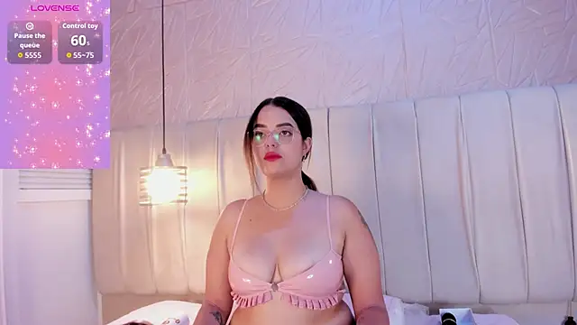 hannahst  online show from November 2025 08:09:02 PM