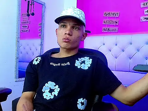 EL VENEZOLANO 22CM online show from October 2025 04:44:01 AM