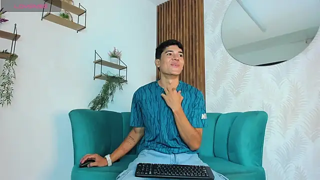 SandroVeyra online show from September 2025 08:00:02 PM