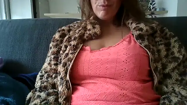 Snapshot of samantaatw chatting on September 2025 11:01:01 AM samantaatw online show from September 2025 11:01:01 AM