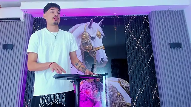 Iam Steven online show from November 2025 12:36:02 PM