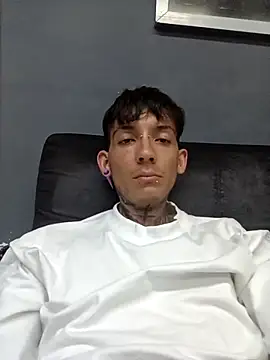 Snapshot of LaParKa31 chatting on November 2025 10:20:02 PM LaParKa31 online show from November 2025 10:20:02 PM