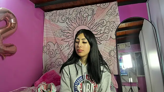 Snapshot of Missmoonstar chatting on September 2025 08:10:01 PM Missmoonstar online show from September 2025 08:10:01 PM