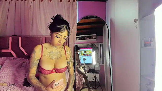 Snapshot of Missmoonstar chatting on November 2025 04:18:02 PM Missmoonstar online show from November 2025 04:18:02 PM