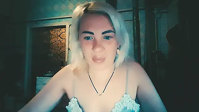 Snapshot of EmmaCat_ chatting on April 2026 03:42:01 AM EmmaCat online show from April 2026 03:42:01 AM