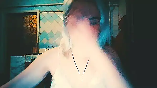 Snapshot of EmmaCat_ chatting on April 2026 06:21:02 PM EmmaCat online show from April 2026 06:21:02 PM