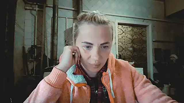 Snapshot of EmmaCat_ chatting on April 2026 12:20:01 PM EmmaCat online show from April 2026 12:20:01 PM