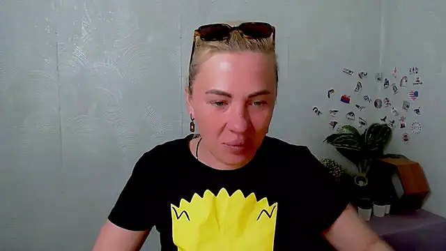 Snapshot of EmmaCat_ chatting on May 2026 04:20:02 AM EmmaCat online show from May 2026 04:20:02 AM