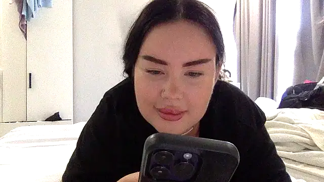 Snapshot of Eveliith chatting on October 2025 12:03:01 PM Eveliith online show from October 2025 12:03:01 PM
