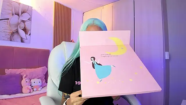 KoraRousee online show from October 2025 01:40:02 PM