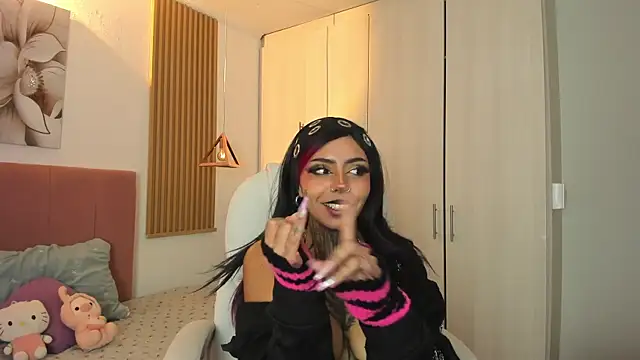 KoraRousee online show from October 2025 01:47:02 PM