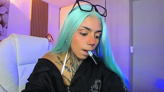 KoraRousee online show from October 2025 01:23:04 PM