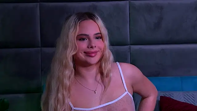 YssabelFox online show from November 2025 03:55:02 PM